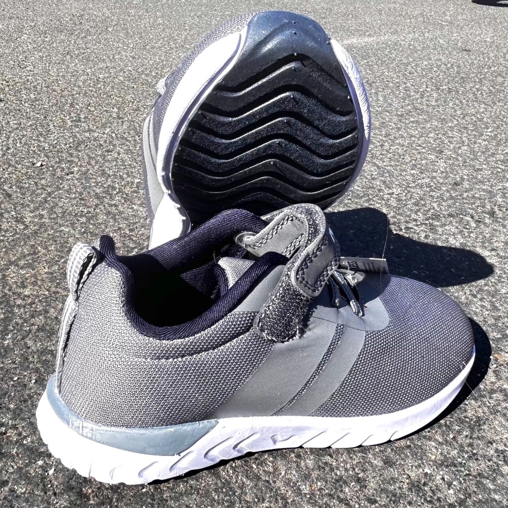 Nautica Boys velcro shoes size 11